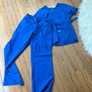 Worn twice! Grey’s Anatomy small royal scrubs